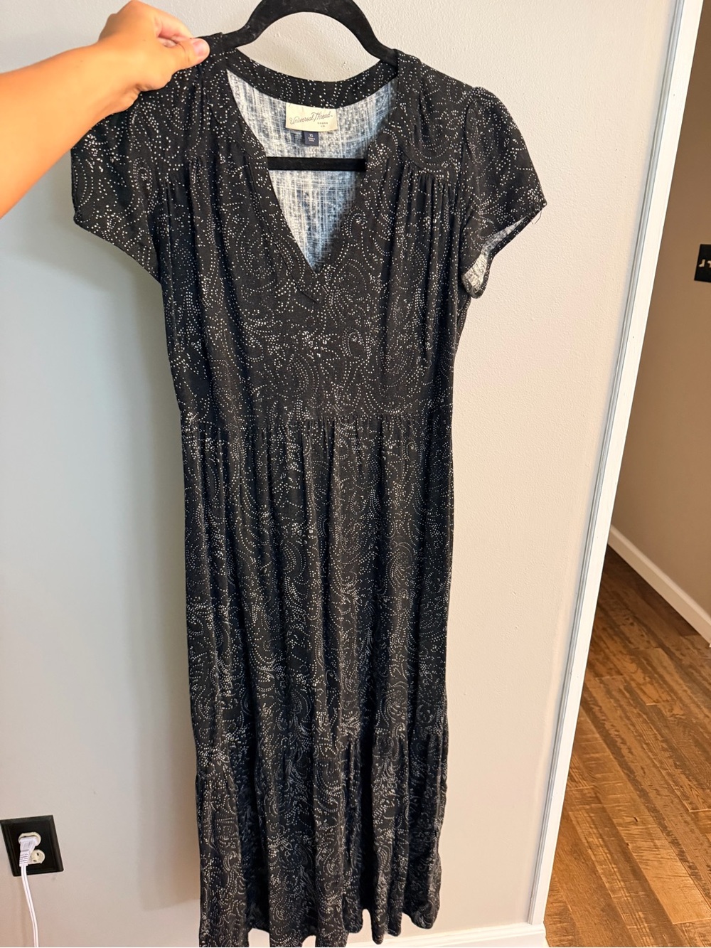 Universal Thread Black Paisley-Print V-Neck Maxi Dress